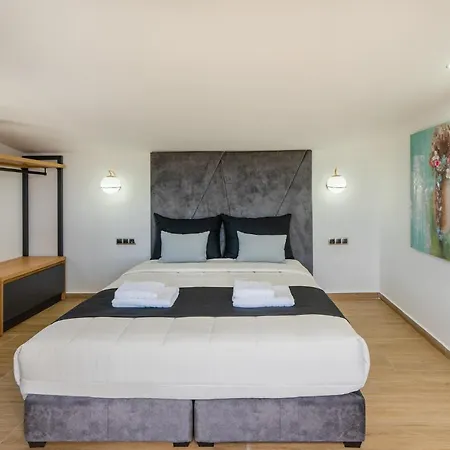Luxurious Micha Mare - 14 Bedrooms Vilă Roumelí